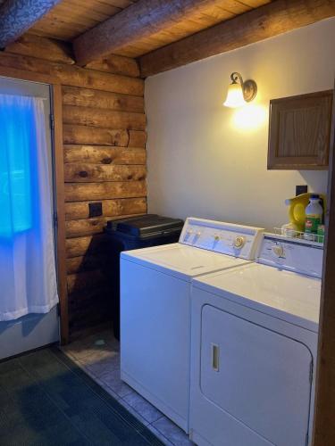 Garden Grove Retreat & Lodging near Pictured Rocks Fayette Trails - photo 24
