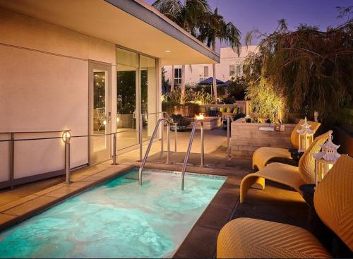 Spacious and Bright West Hollywood Pool & Gym — 4-Star Luxury Hotel in Los Angeles, United States