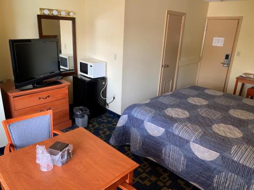 Rumford Motor Inn - photo 5