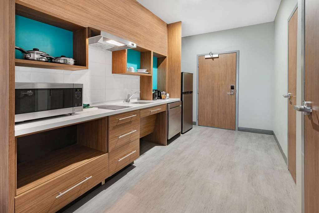 La Quinta Inn & Suites by Wyndham Fort Stockton Northeast - photo 25