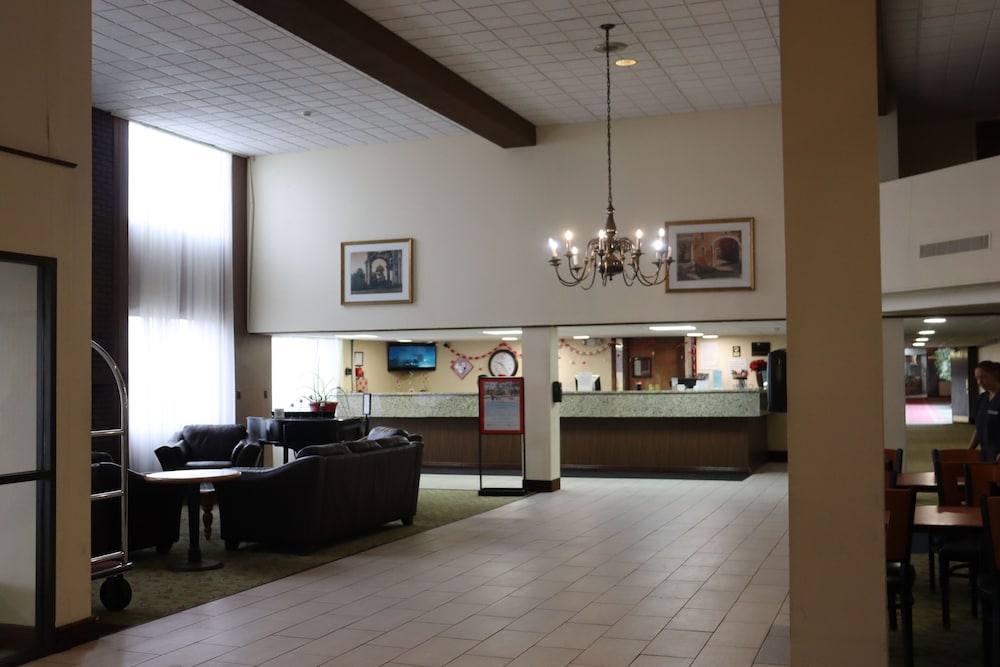 Ramada Hotel & Conference Center by Wyndham Lansing - photo 5