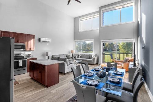 Michigan Condo Unit 204 — 4-Star Luxury Hotel in Birmingham, United States