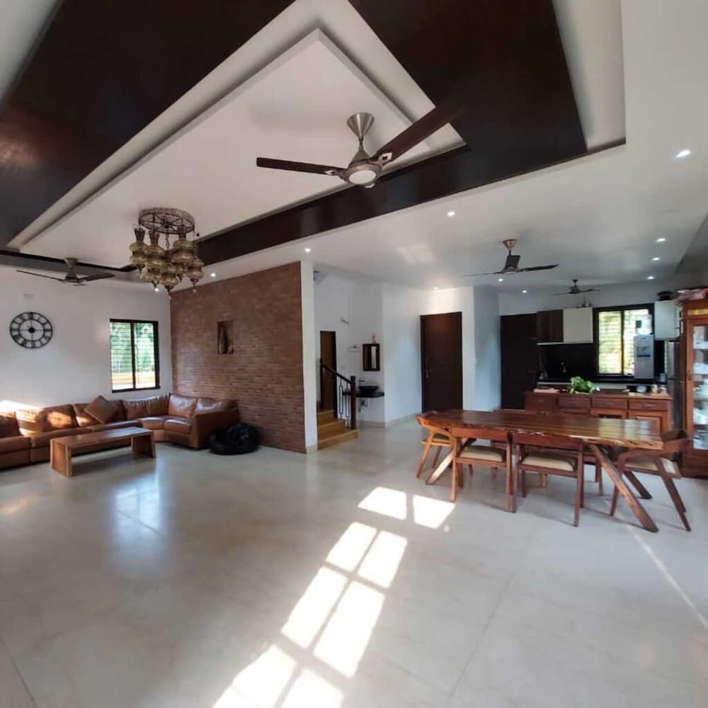 Beyond Stay Veera Nungalow in Murud, India