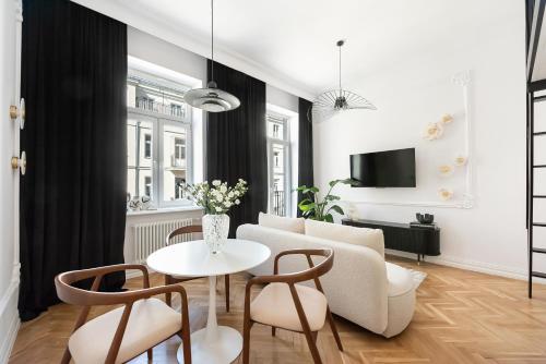 Wilcza Apartment with Mezzanine by BookingHost — 4-Star Luxury Hotel in Warsaw, Poland
