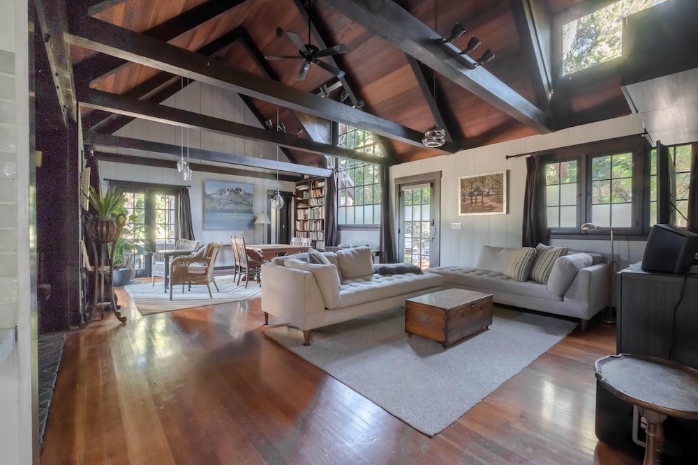 Englenook - carbon neutral hotel in Altadena
