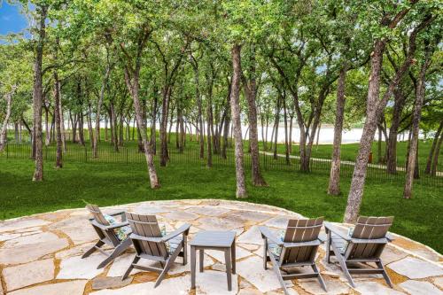 Waterfront Luxury Living with 4 BR Pool and Views — 4-Star Luxury Hotel in Lakewood, United States
