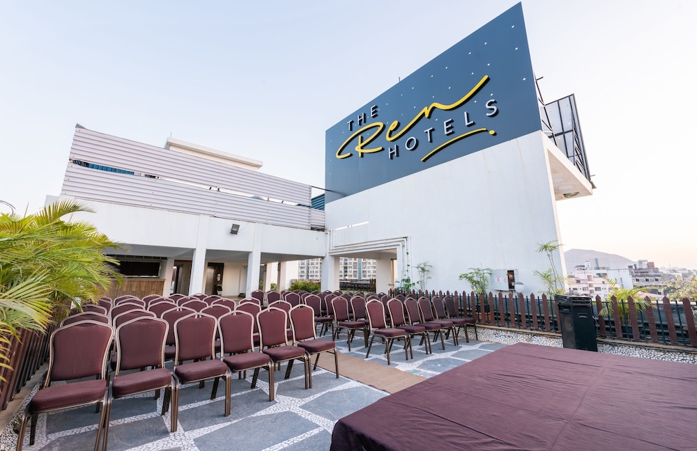 Lily Sarovar Portico