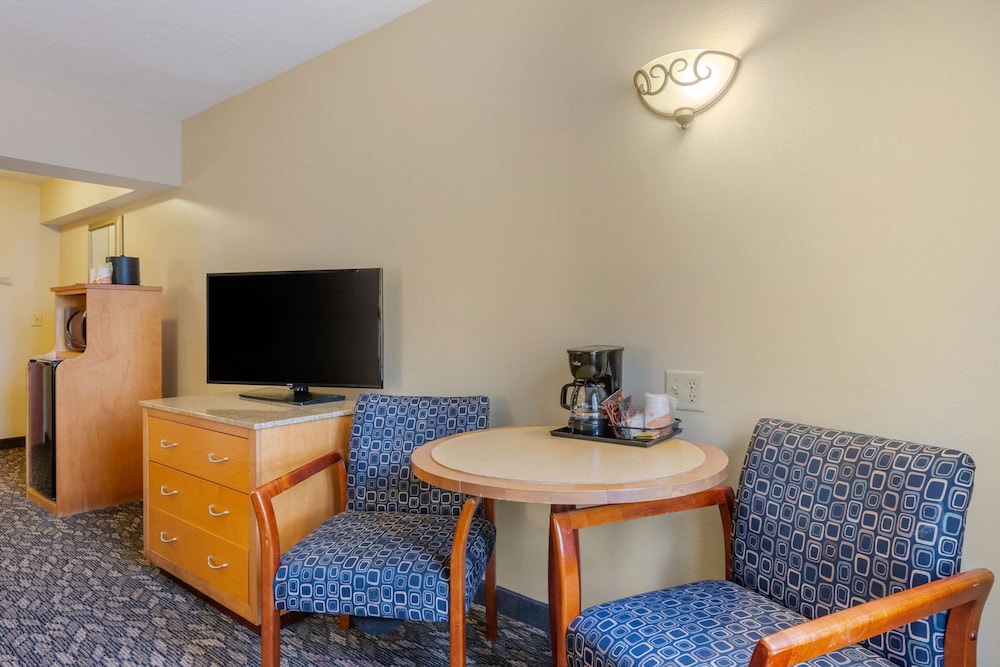 Clarion Inn Ormond Beach at Destination Daytona - photo 24