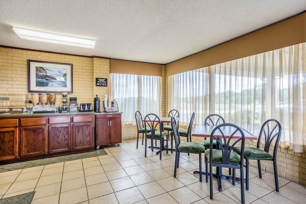 Days Inn by Wyndham Batesville AR - photo 9
