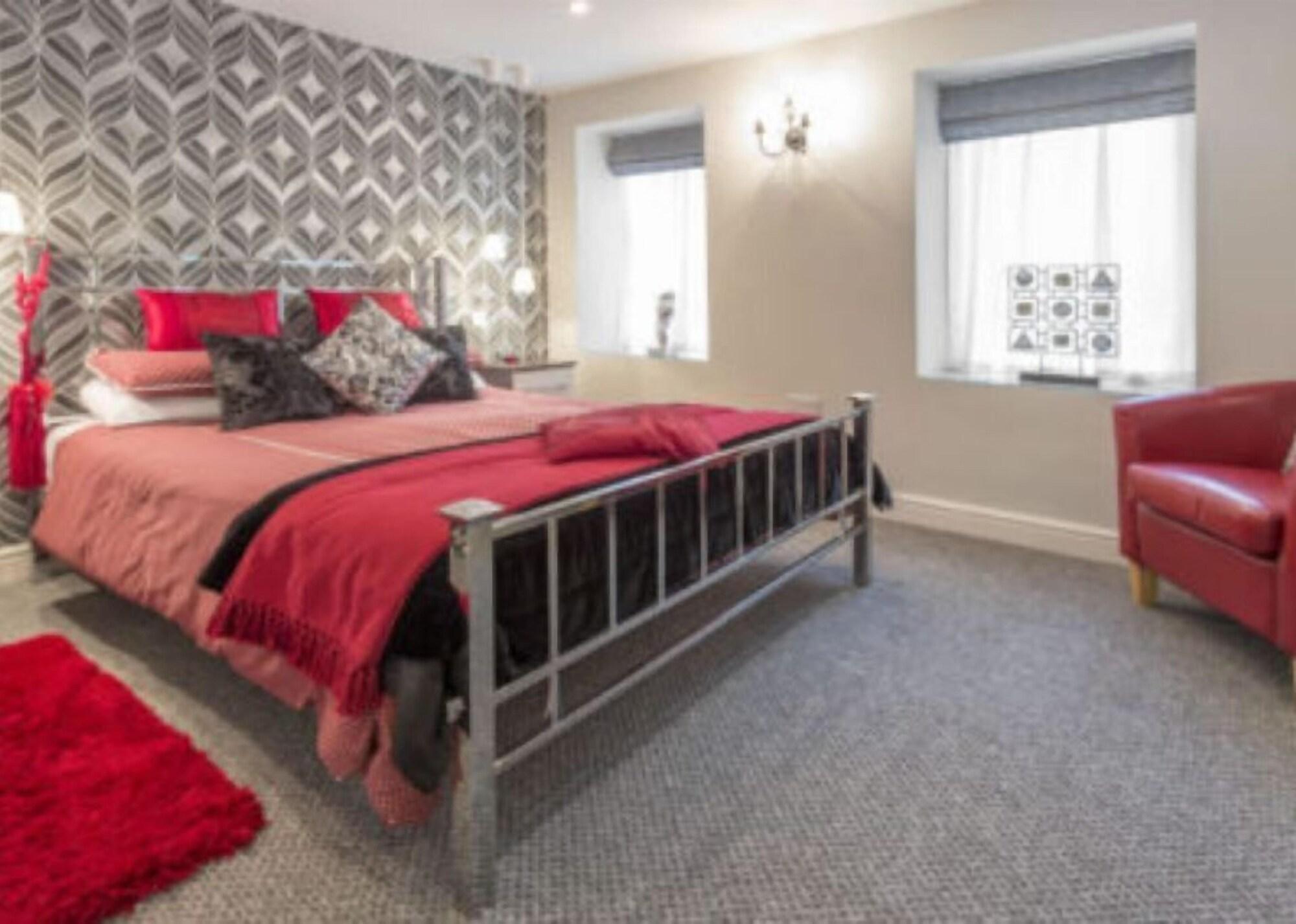 Ty Llyn Cottage — 5-Star Luxury Hotel in Benllech, United Kingdom