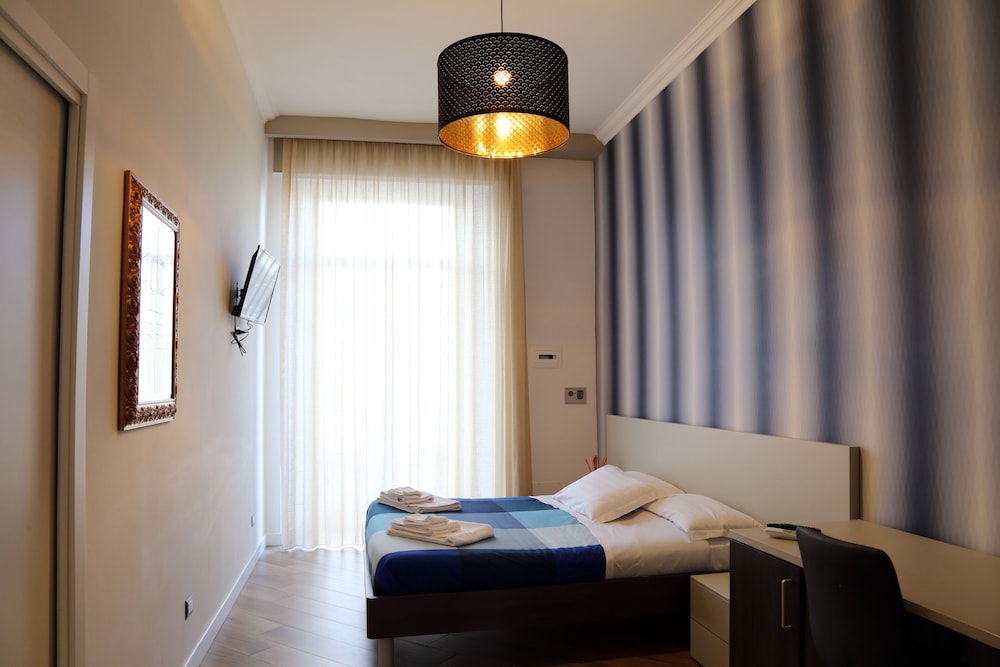 Garibaldi Rooms - carbon neutral hotel in Naples
