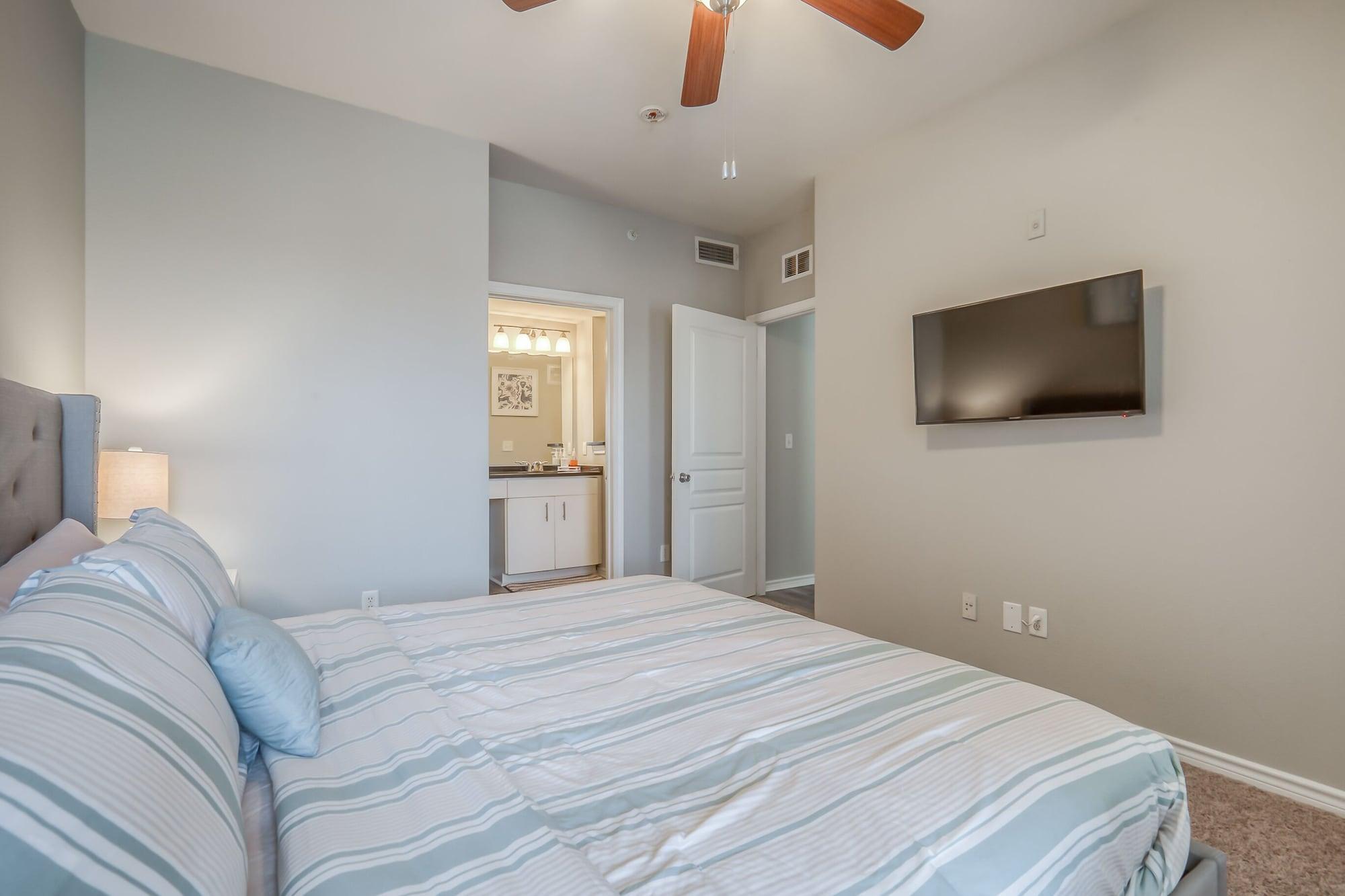 Modern Uptown Dallas Stay by Amyfinehouse - photo 15