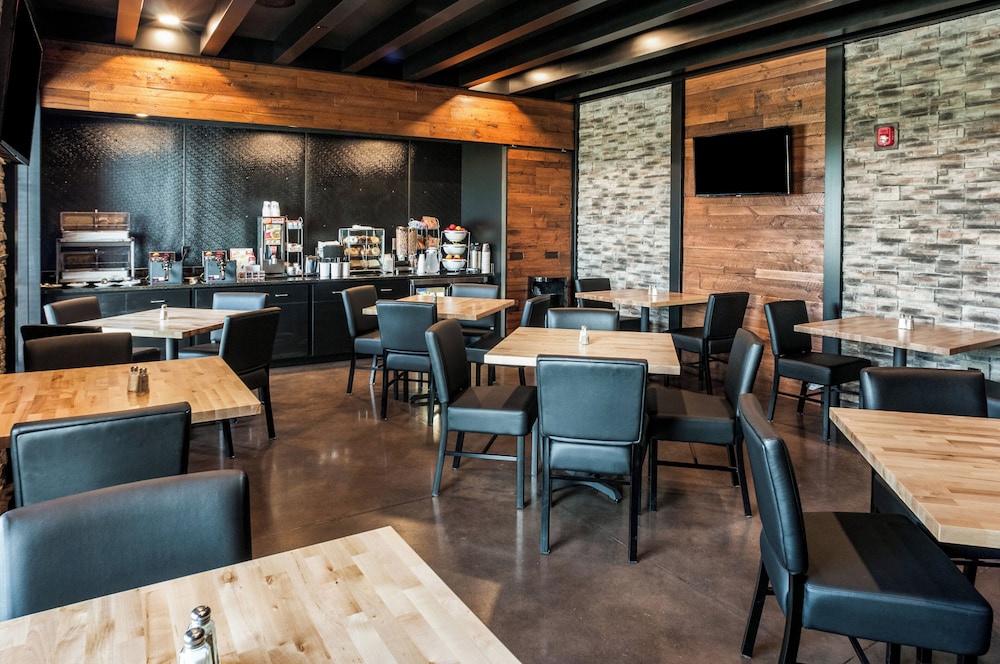 Cobblestone Hotel & Suites Appleton International Airport - photo 34