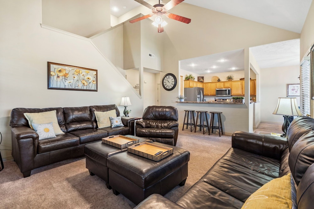 Honey Bee Inn w Communal Amenities & More - photo 16