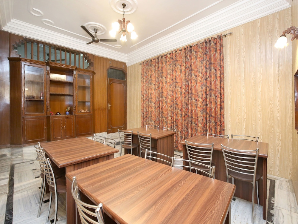OYO 14030 Cheema Holiday Homes