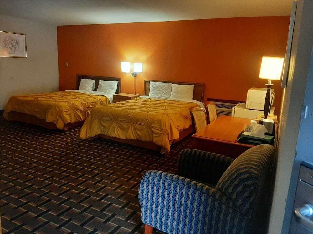 Country Hearth Inn Hannibal - photo 15