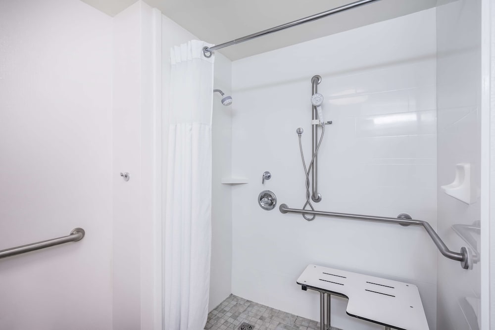 Hampton Inn Clifton Park - photo 22