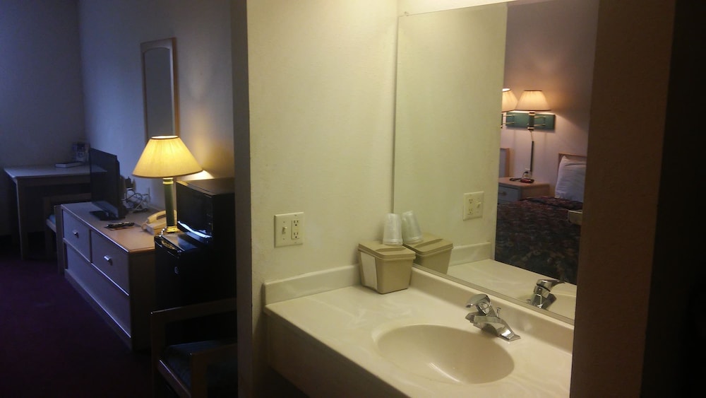 Bilmar Inn & Suites Dell Rapids Near Sioux Falls - photo 84