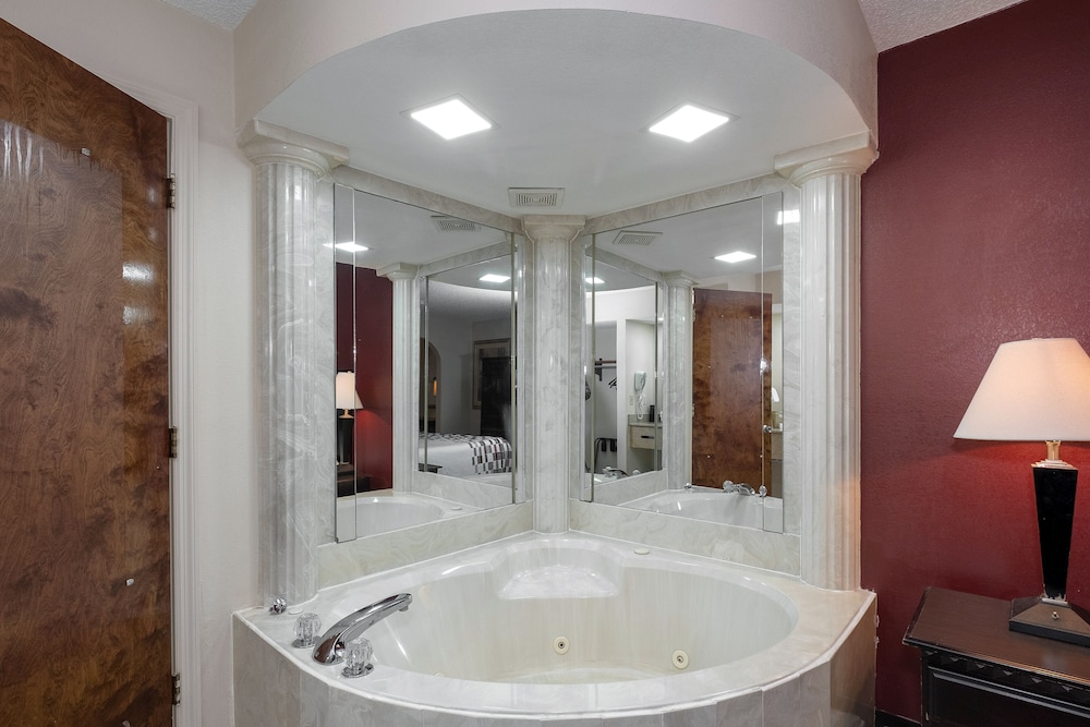 Red Roof Inn & Suites Oxford - photo 16