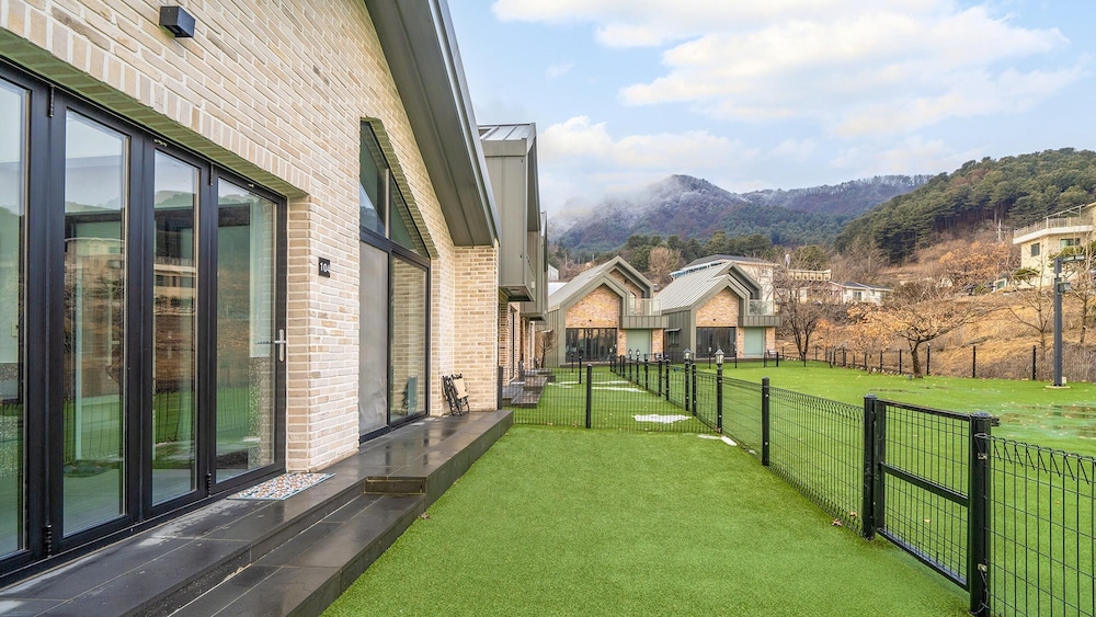 Gapyeong meong Valley pension — 4-Star Luxury Hotel in Gapyeong, South Korea