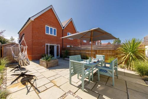 Sanderling House with parking walk to beach — 4-Star Luxury Hotel in Chichester, United Kingdom
