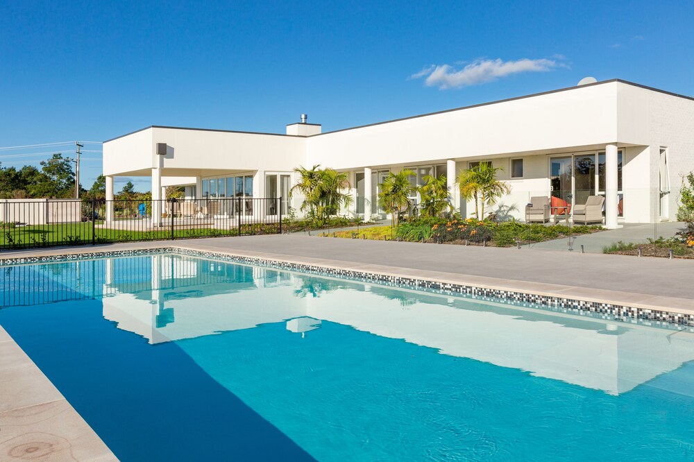 Te Whare Ma B&B — 4-Star Luxury Hotel in Kerikeri, New Zealand