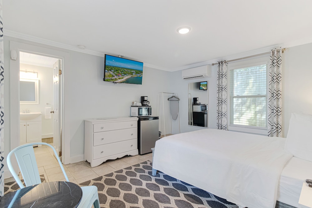 The Inn at River Oaks - photo 25