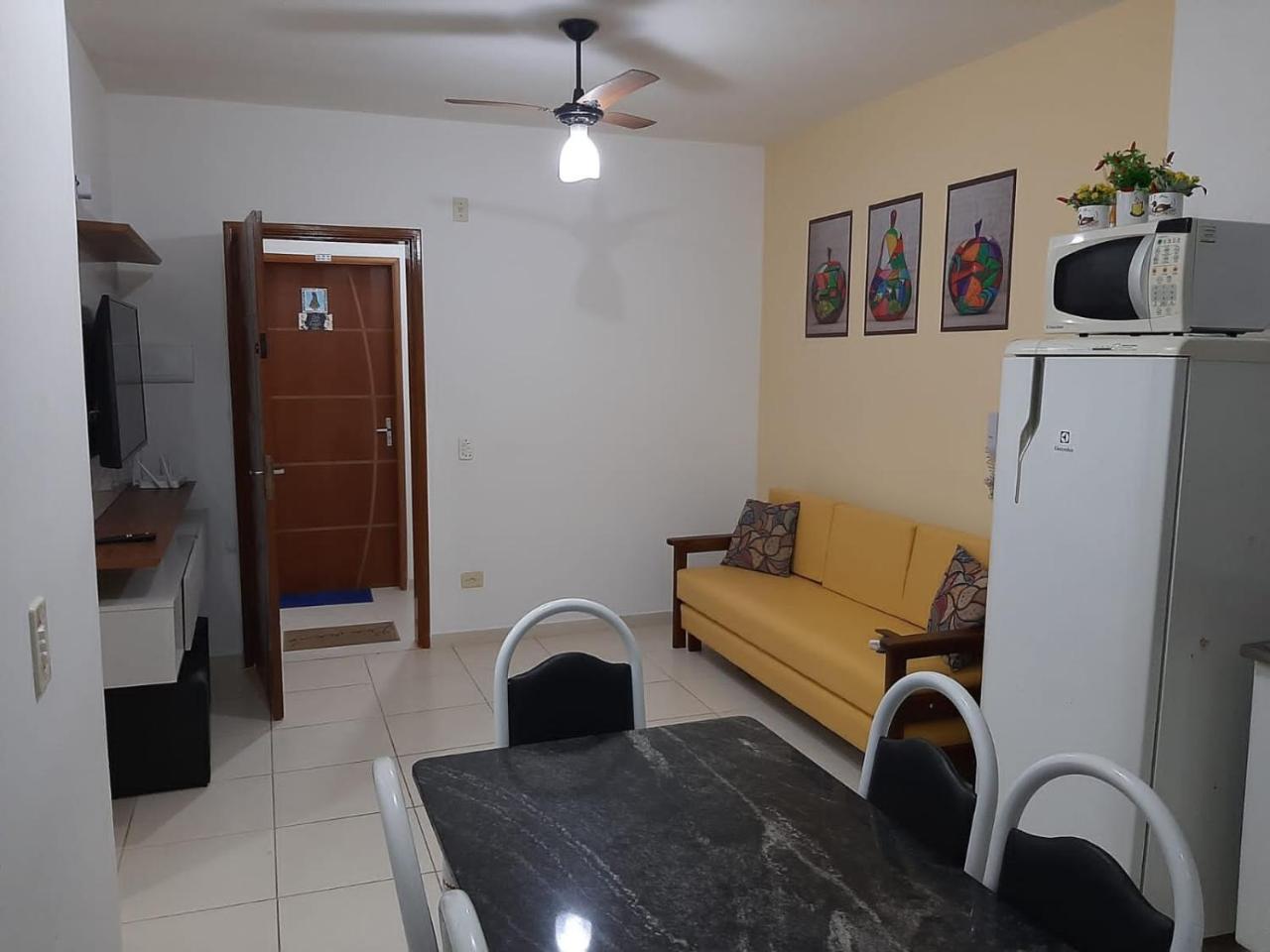 Apto Praia Ubatuba 2 Quartos 2 Tvs Internet 400mb Completo E Equipado — Ubatuba