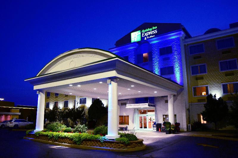 Holiday Inn Express Hotel & Suites Watertown Thousand Island by IHG - carbon neutral hotel in Watertown
