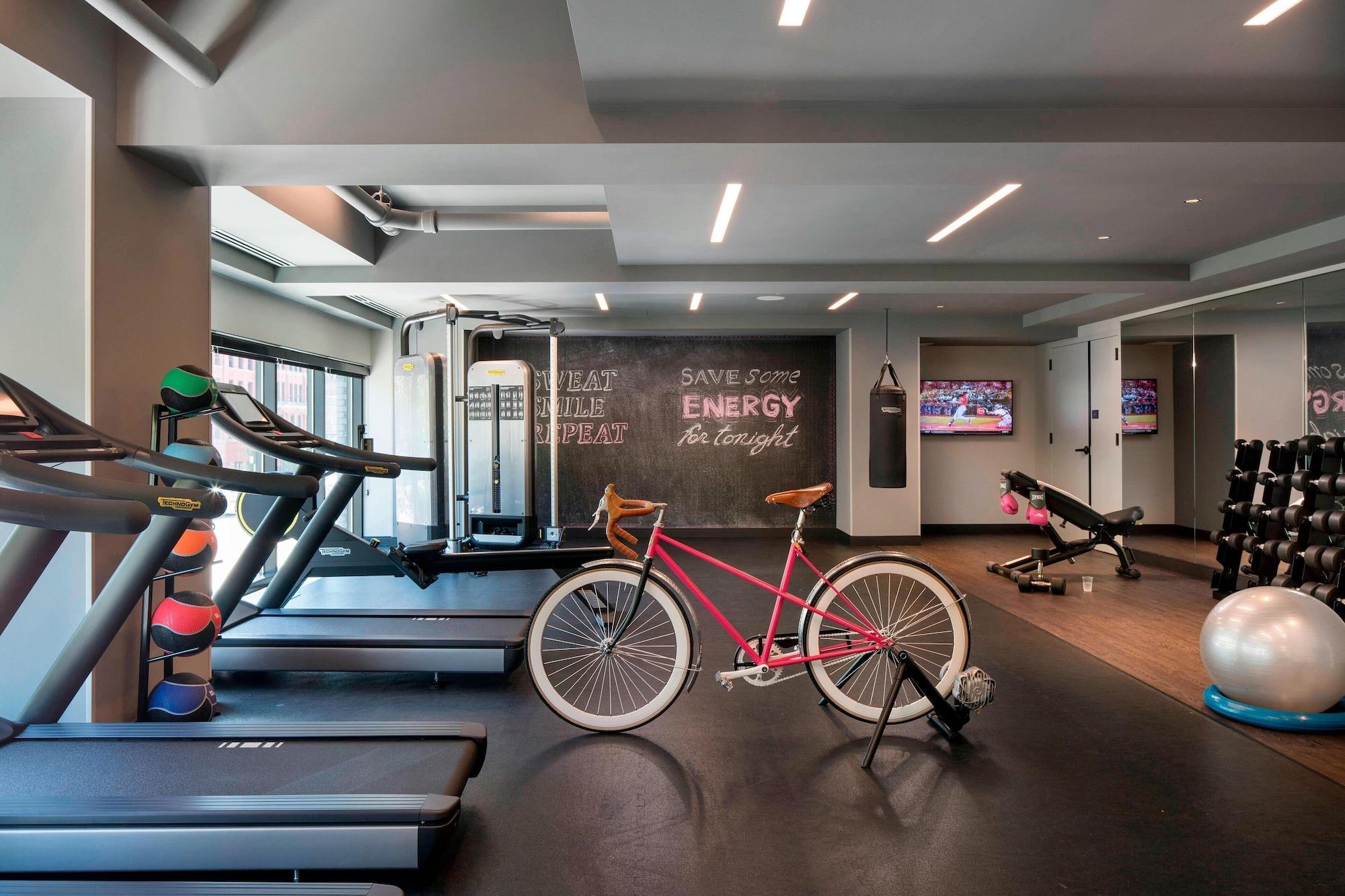 Moxy Chicago Downtown - photo 3