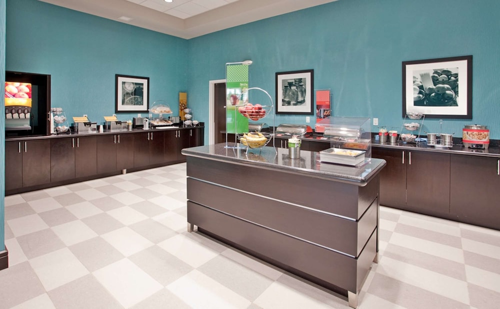 Hampton Inn Kearney - photo 51