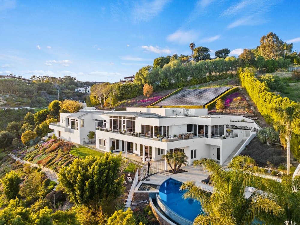 Winding Way Modern Malibu Masterpiece With Unobstructed Ocean Views in Malibu, United States