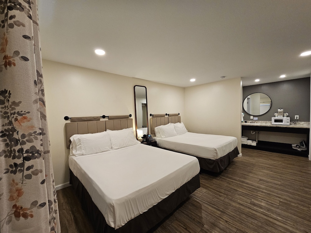 The Honey Bee Motel - photo 9