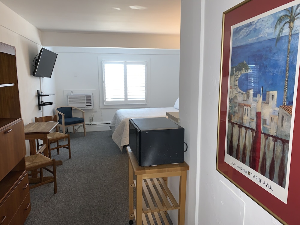 Vineyard Harbor Motel Private Beach - photo 41
