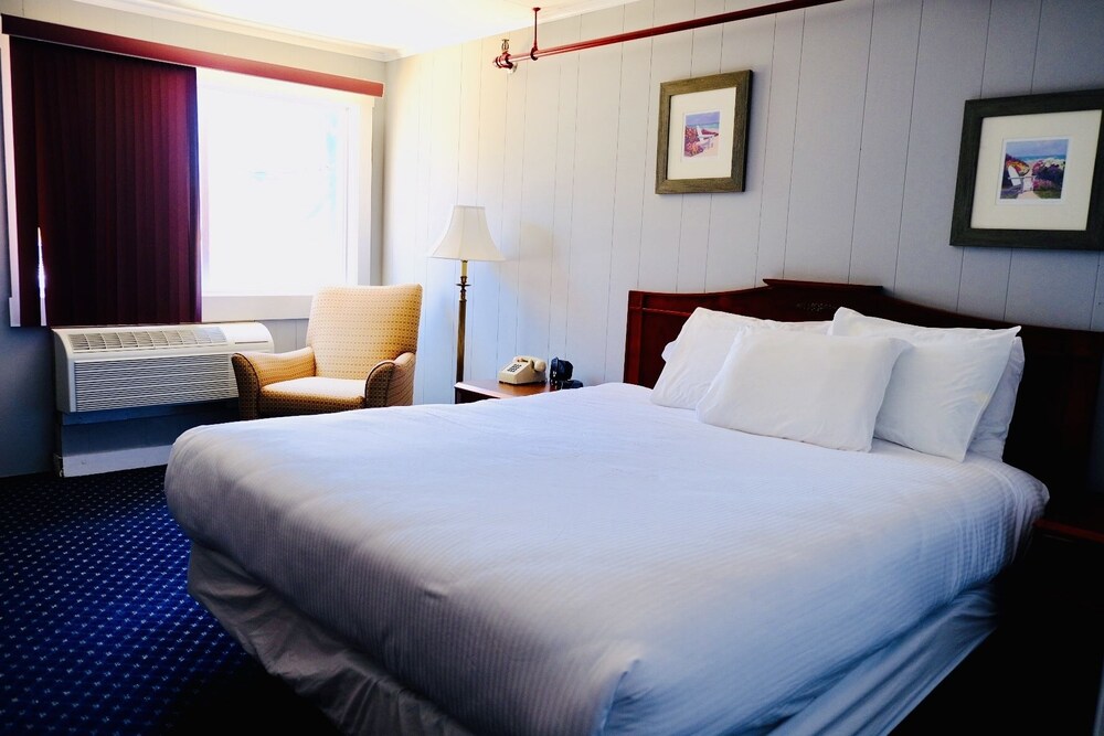 Fishermans Wharf Inn - photo 12