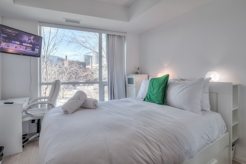 The 300 Suites — Toronto — photo 4