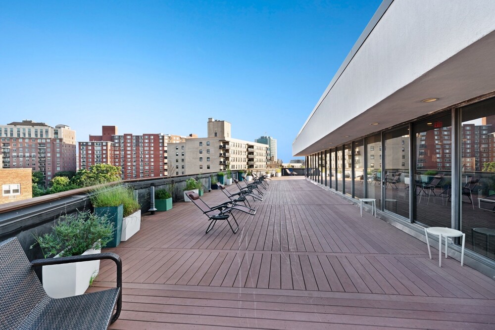 Global Luxury Suites on Prospect Street - photo 27