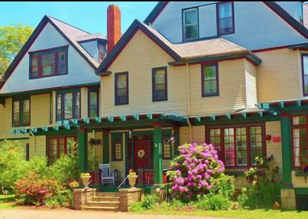 Eden Manor — Wakefield