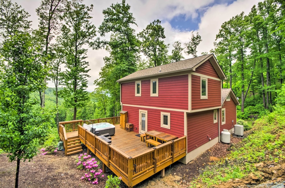 Mountain View Boone Home Close To Blue Ridge Pkwy — 4-Star Luxury Hotel in Boone, United States
