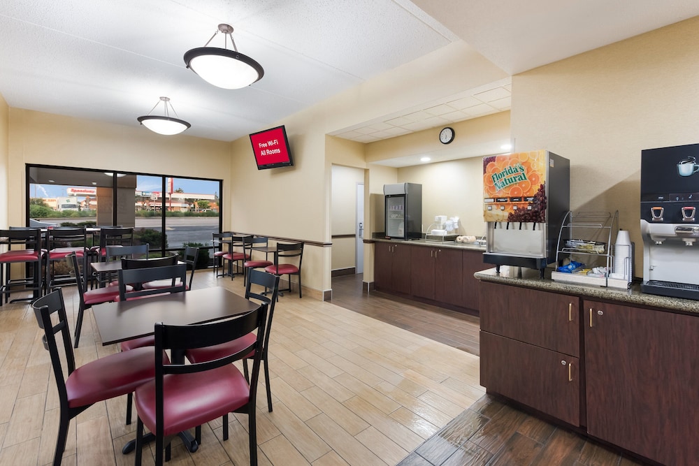 Red Roof Inn & Suites Columbus West Broad - photo 20