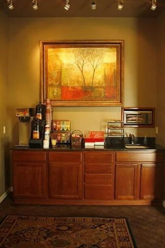 Stratford Suites - photo 14