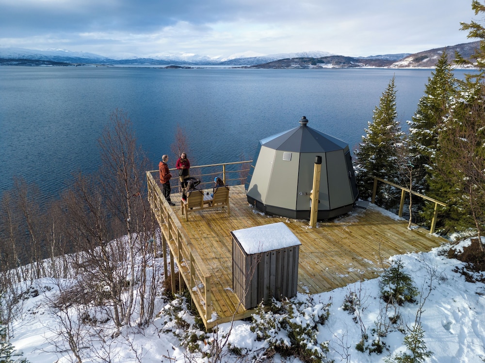 Attme Have - carbon neutral hotel in Brostadbotn