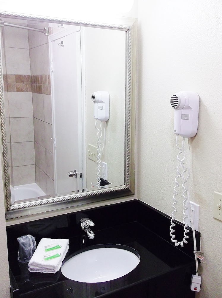 Banfield Value Inn - photo 27
