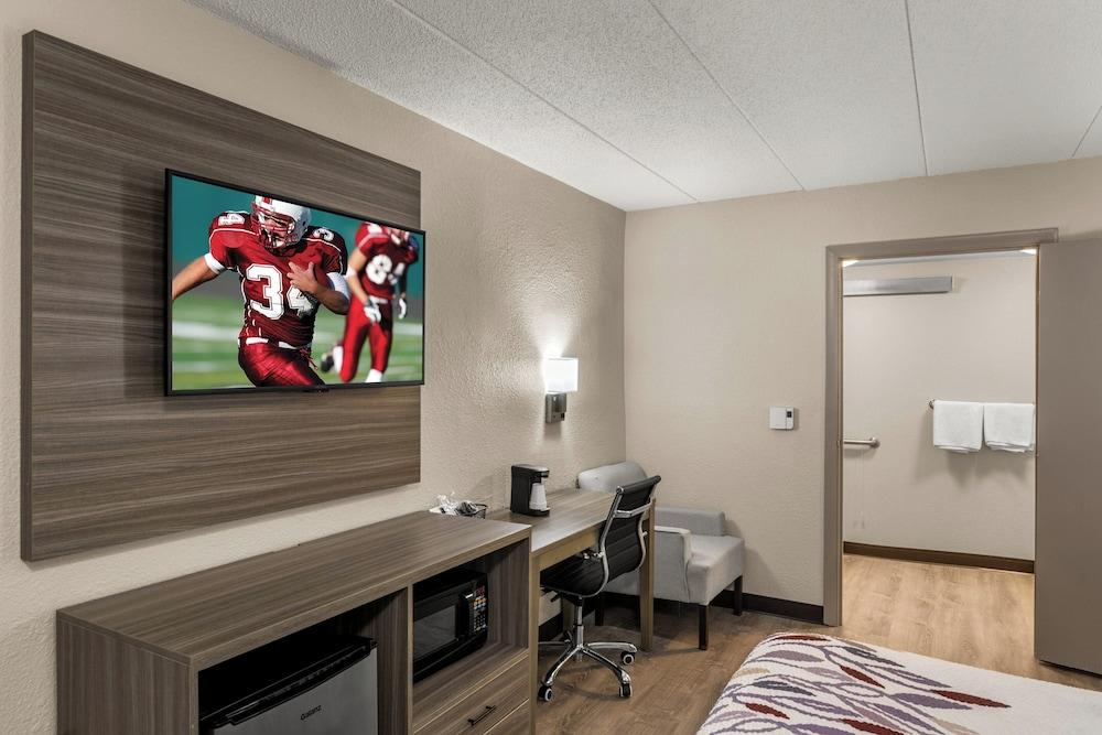 Red Roof Inn Enfield - photo 8