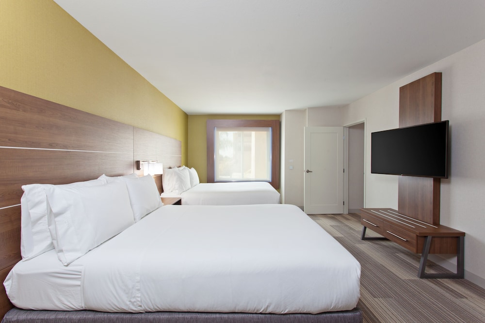 Holiday Inn Express & Suites Pasadena Los Angeles by IHG - photo 11