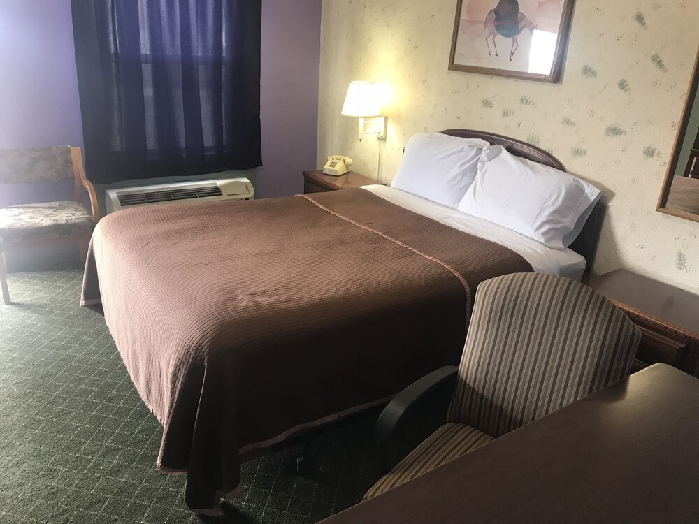 Western Inn Roswell - photo 10
