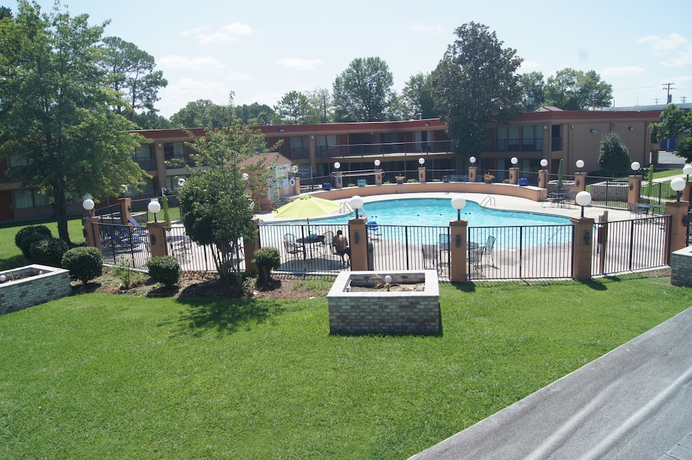 Days Inn by Wyndham Durham Near Duke University - photo 40
