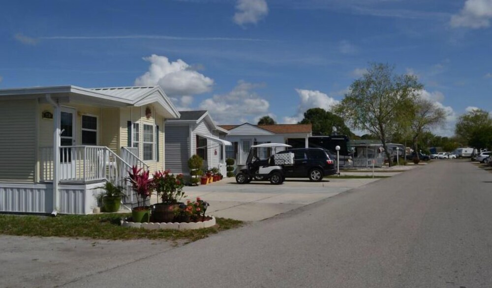 Winter Quarters Encore Manatee RV Resort - photo 26