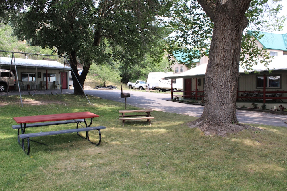 Wapiti Self Service Lodge - photo 40