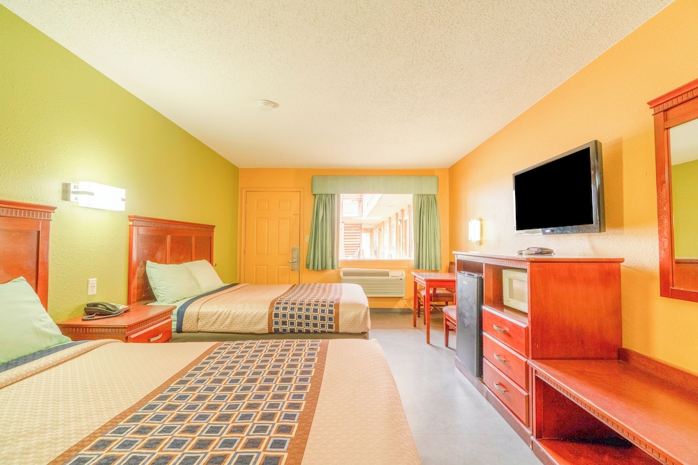 Crown Inn By Oyo Denver Tx - photo 24